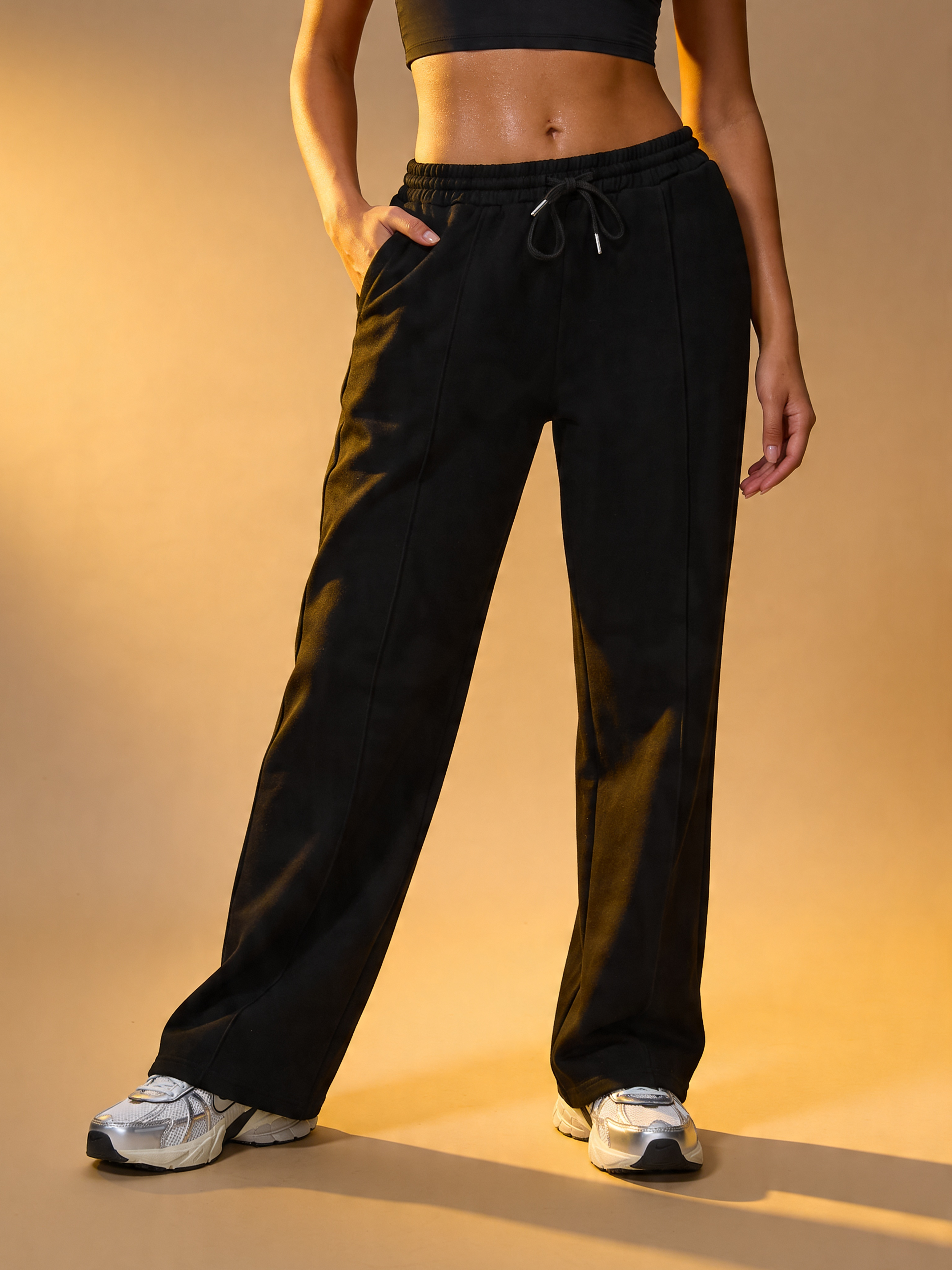 KAIAstudio Wide-Leg Jogger